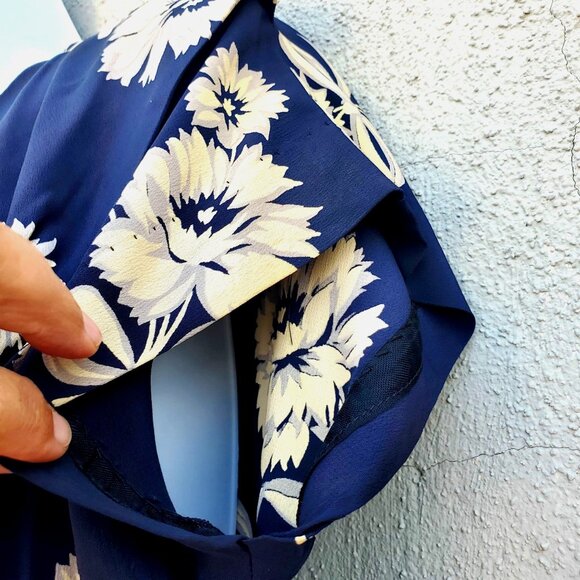 1930s Navy Floral Fan Dress Size 8 Draped Neckline Batwing Sleeve Vintage Rayon - Picture 8 of 13